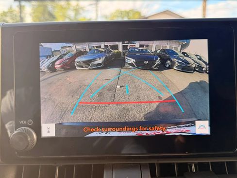 Used 2024 Toyota RAV4 XLE FWD image 23