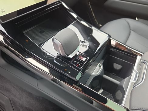 New 2025 Land Rover Range Rover Sport SE image 13