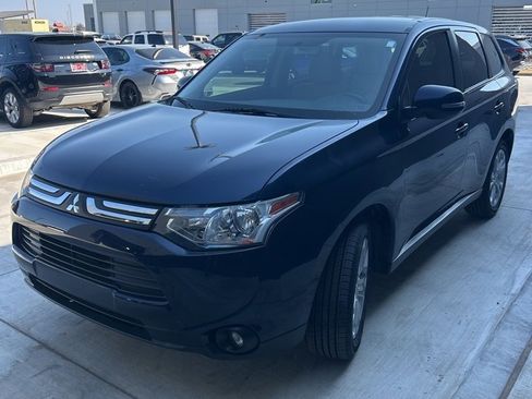 Used 2014 Mitsubishi Outlander SE image 1