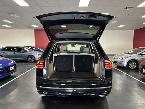 Used 2018 Volkswagen Atlas SE w/ R-Line Package FWD image 28