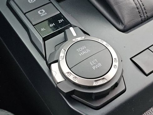 Used 2025 Toyota Tacoma SR5 image 9