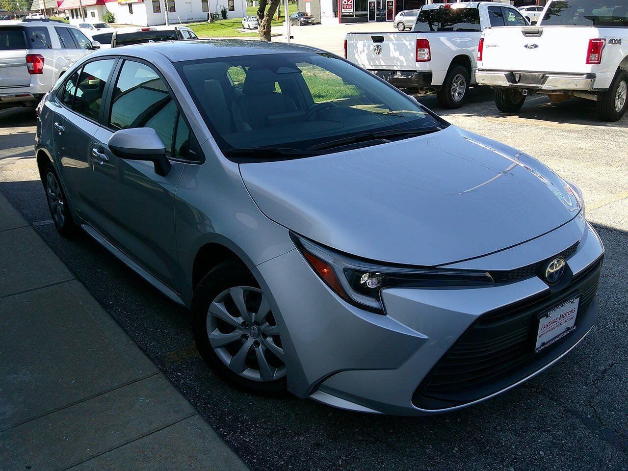 Used 2024 Toyota Corolla LE AWD/4WD image 4