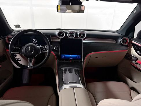 Used 2025 Mercedes-Benz GLC 300 4MATIC image 12