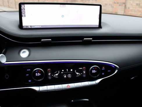 Used 2023 Genesis GV70 2.5T w/ Sport Prestige Package image 7