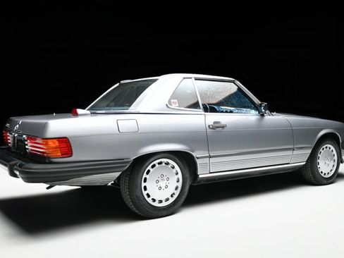 Used 1987 Mercedes-Benz 560 SL image 4