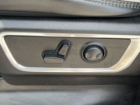 Used 2025 RAM 1500 Laramie AWD/4WD image 11