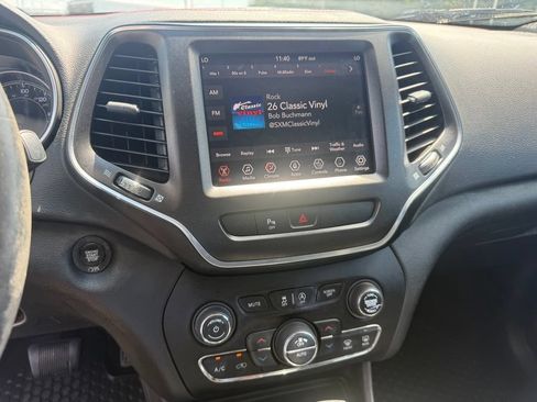Used 2019 Jeep Cherokee Trailhawk w/ Cold Weather Group AWD/4WD image 10