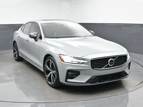 Used 2025 Volvo S60 B5 Plus FWD image 2