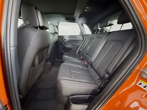 New 2025 Audi Q3 2.0T Premium image 24