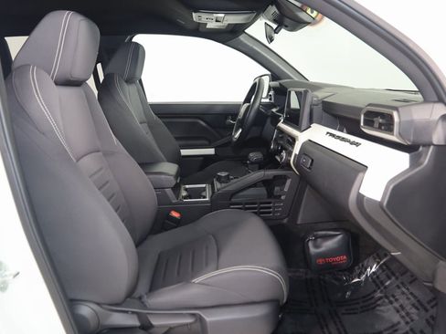 Used 2024 Toyota Tacoma TRD Off-Road image 11