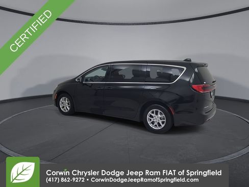 Certified 2023 Chrysler Pacifica Touring-L FWD image 10