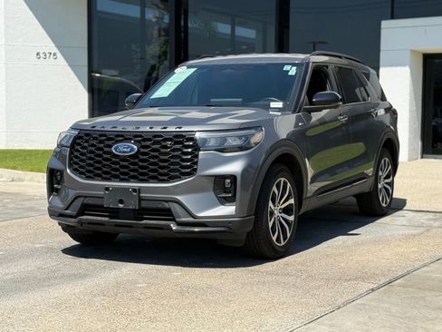 Used 2025 Ford Explorer ST-Line AWD/4WD image 2