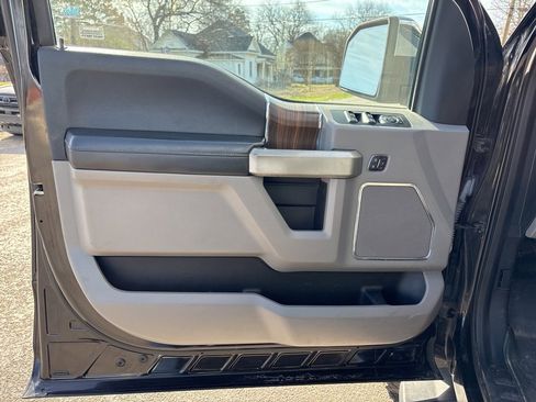 Used 2016 Ford F150 Lariat image 10