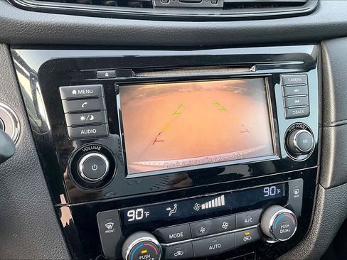 Used 2018 Nissan Rogue SV image 22