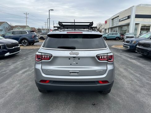 Used 2018 Jeep Compass Latitude w/ Cold Weather Group image 6