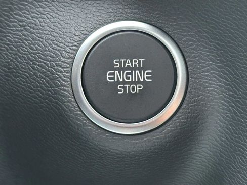 Used 2025 Volvo XC40 B5 Ultra w/ Climate Package image 33