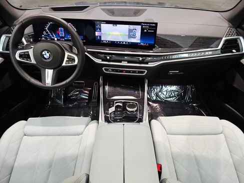 Used 2025 BMW X5 xDrive40i w/ M Sport Package image 10