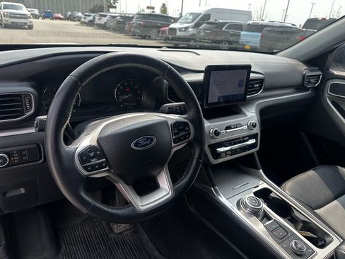 Used 2023 Ford Explorer XLT w/ Equipment Group 202A AWD/4WD image 6