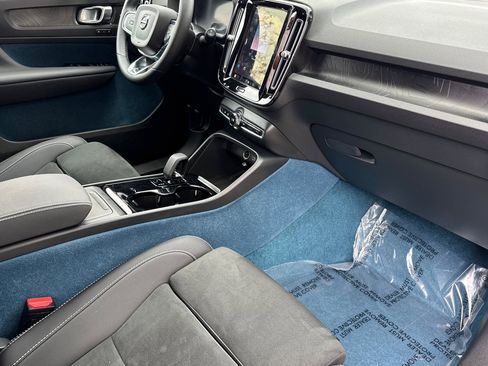 Used 2023 Volvo XC40 Recharge Ultimate image 16