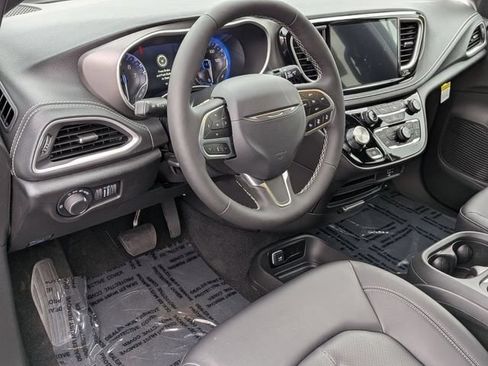 New 2027 Chrysler Pacifica Select FWD image 11