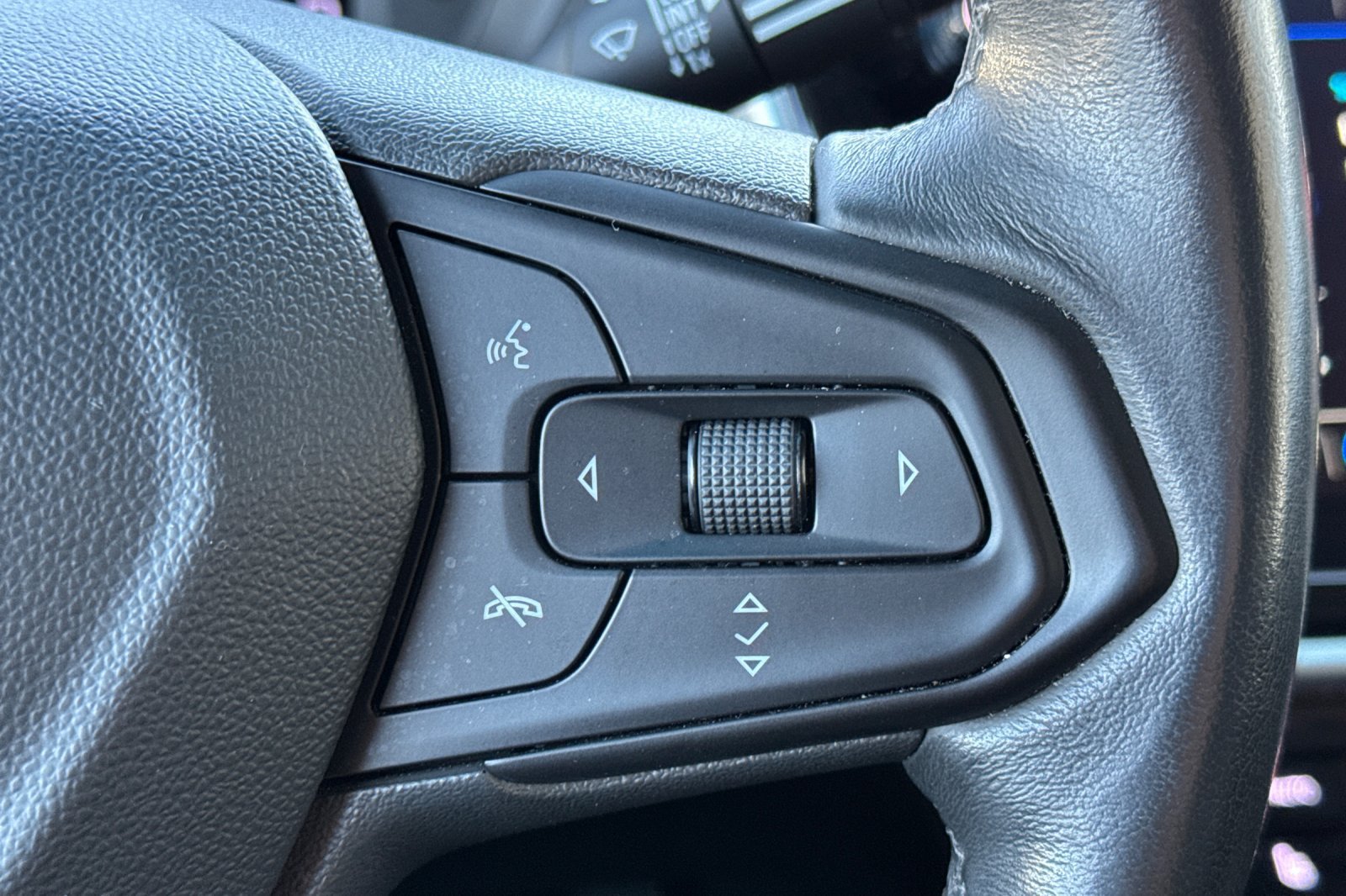 Used 2023 Chevrolet Bolt LT w/ Infotainment Package FWD image 27