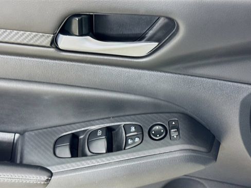 Used 2025 Nissan Altima 2.5 SV FWD image 21