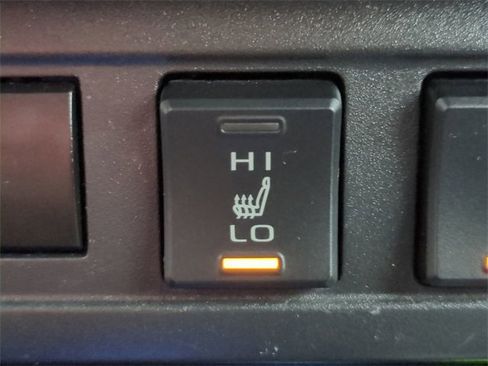 Used 2023 Toyota Corolla Cross XLE image 22