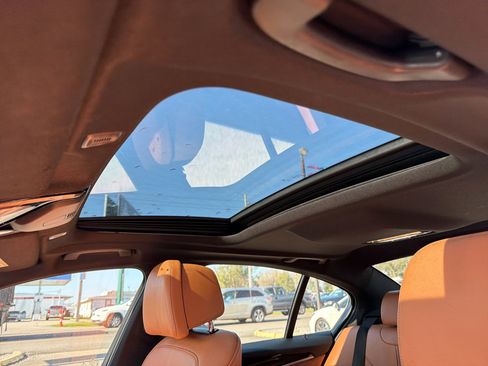 Used 2019 BMW 530i w/ Convenience Package image 21