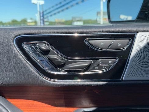 Used 2022 Lincoln Navigator Reserve AWD/4WD image 17