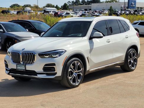 Used 2023 BMW X5 xDrive40i w/ Luxury Seating Package image 3