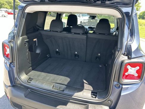 Used 2023 Jeep Renegade Latitude AWD/4WD image 13