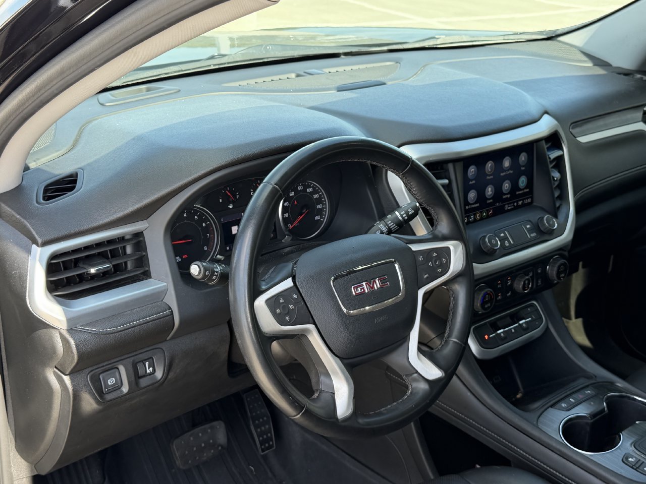 Used 2023 GMC Acadia SLT AWD/4WD image 10