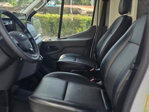 Used 2022 Ford E-Transit Medium Roof image 6