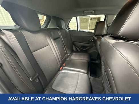 Used 2020 Chevrolet Trax LT w/ LT Convenience Package FWD image 35