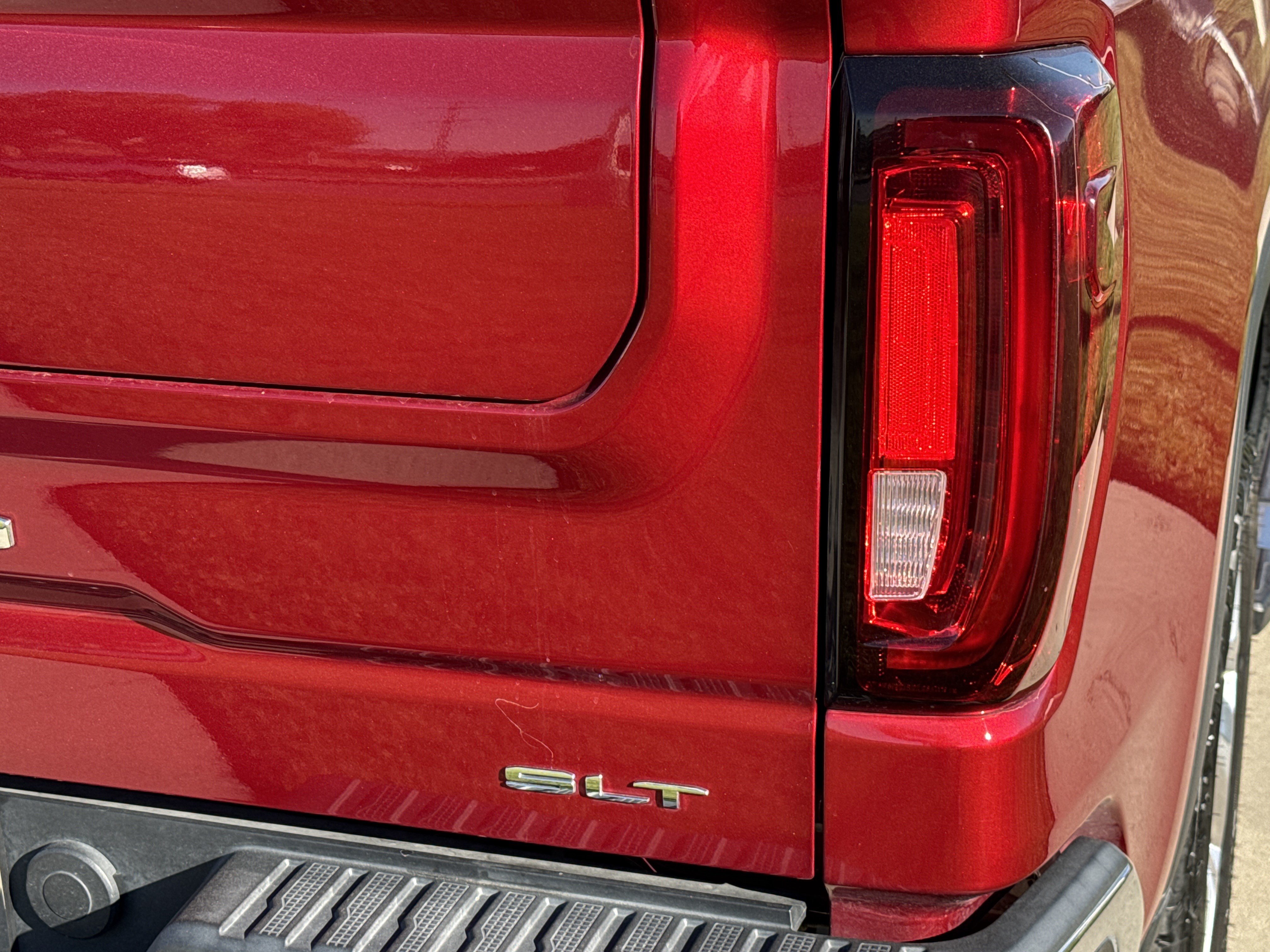 Used 2022 GMC Sierra 1500 SLT w/ SLT Convenience Package AWD/4WD image 11