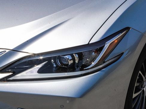 Used 2025 Lexus ES 300h w/ Premium Package FWD image 5