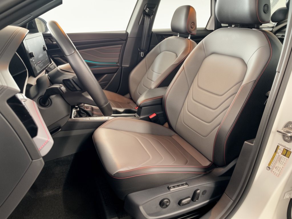 Used 2026 Volkswagen Jetta GLI Autobahn FWD image 5