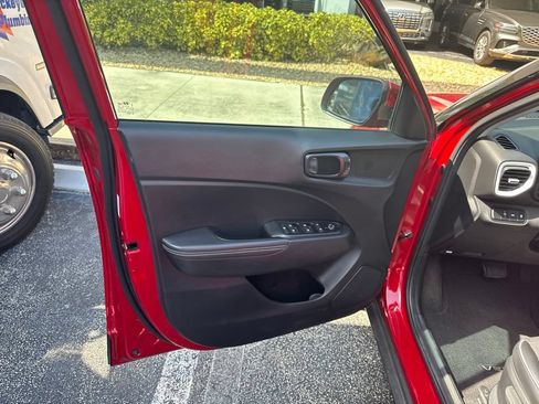 Used 2022 Hyundai Venue Limited FWD image 20