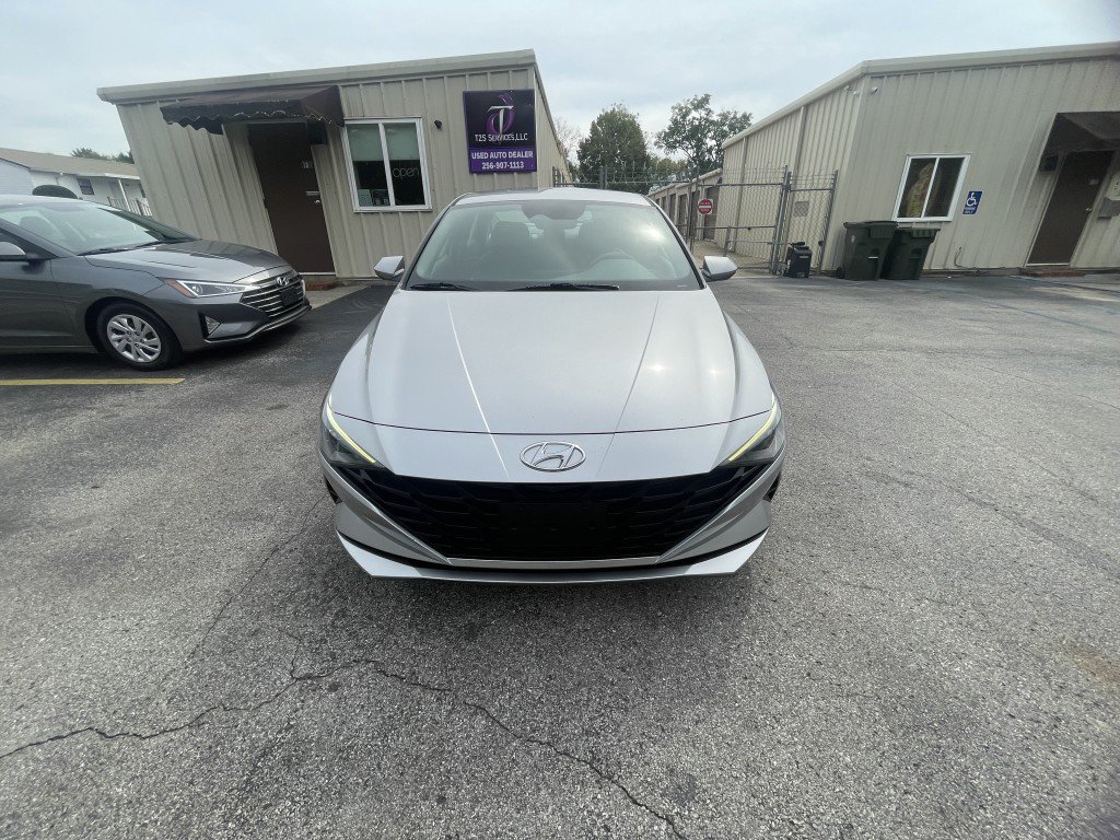 Used 2021 Hyundai Elantra SE FWD image 1