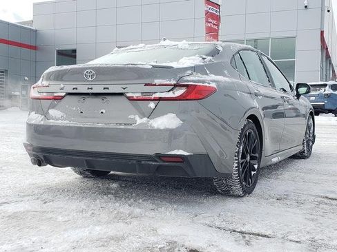 Used 2025 Toyota Camry SE image 5