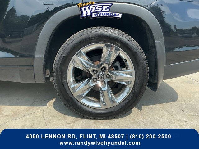 Used 2019 Toyota Highlander Limited Platinum AWD/4WD image 34