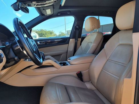 Used 2020 Porsche Cayenne image 14