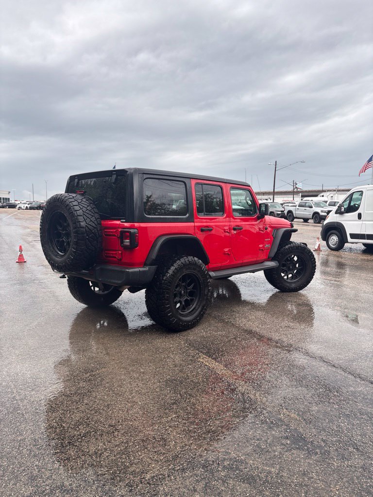 Used 2019 Jeep Wrangler Unlimited Sahara AWD/4WD image 5