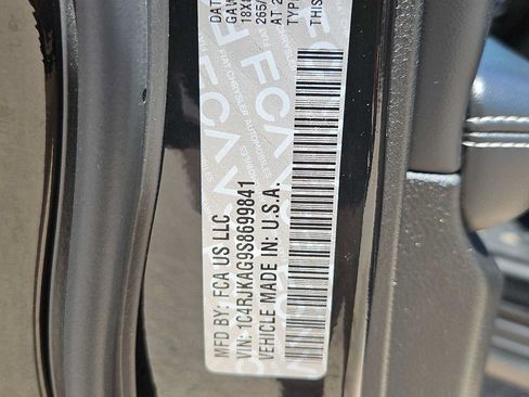 Used 2025 Jeep Grand Cherokee L Altitude AWD/4WD image 25