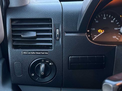 Used 2015 Freightliner Sprinter 2500 image 29