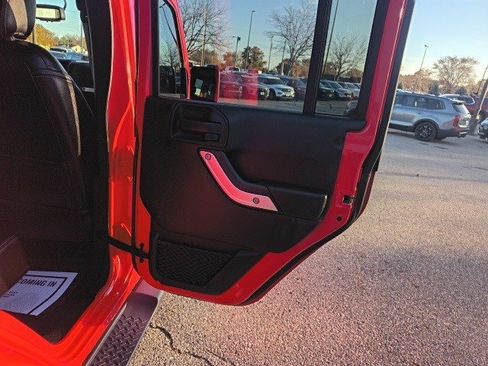 Used 2018 Jeep Wrangler Unlimited Sahara w/ Connectivity Group image 11