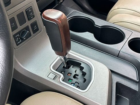 Used 2017 Toyota Sequoia Platinum image 18