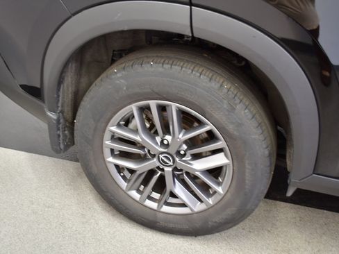 Used 2023 Nissan Rogue S AWD/4WD image 35