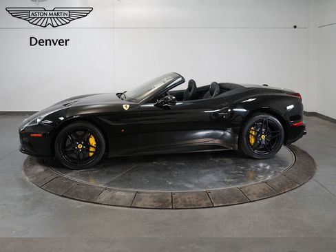 Used 2016 Ferrari California T image 2
