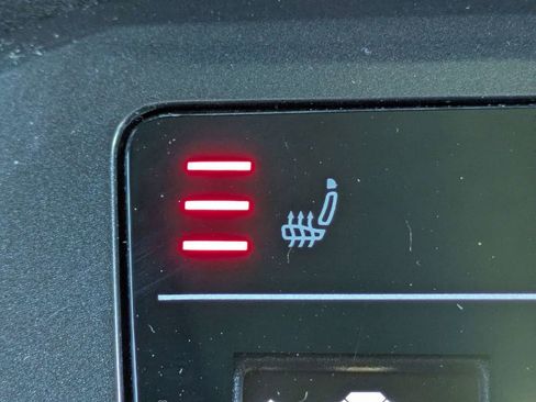 Certified 2024 Volkswagen Tiguan SE R-Line image 29